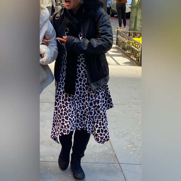 Leopard print asymmetrical dress in soft and comfortable fabric. - Picture 2 of 8